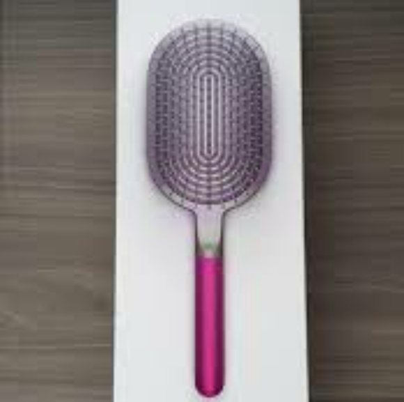 Dyson hairbrush - Picture 3 of 5